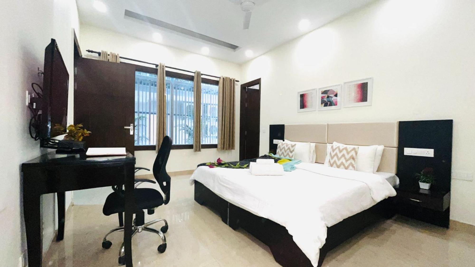 Bluo 1Bhk - Dlf Cybercity, Balcony, Lift, Parking غورغاون المظهر الخارجي الصورة