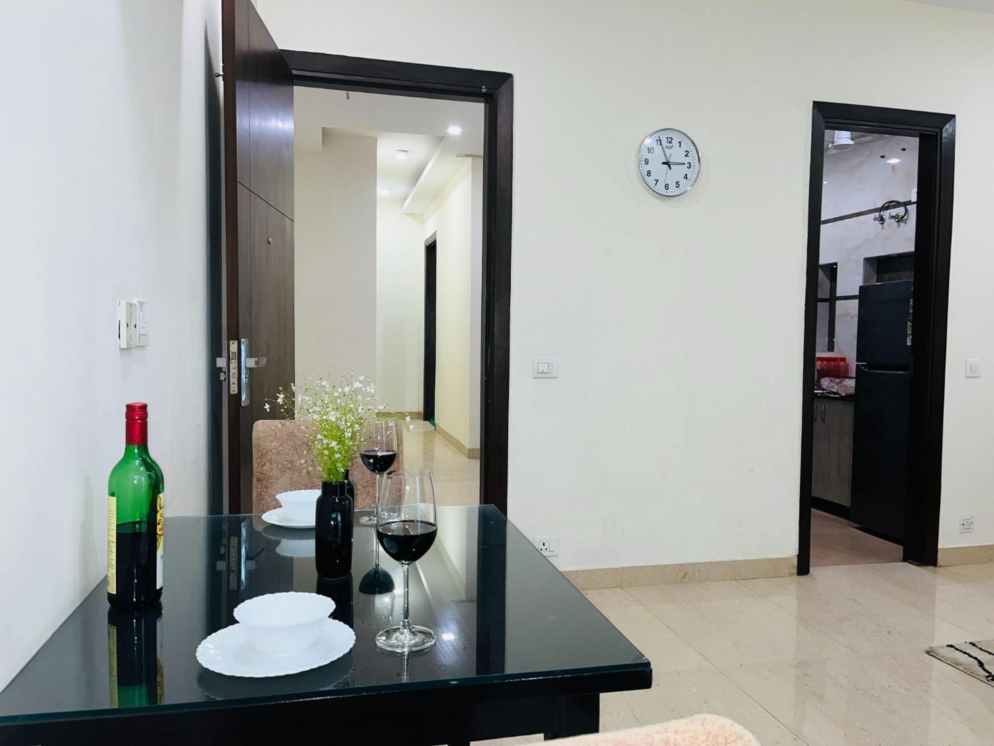 Bluo 1Bhk - Dlf Cybercity, Balcony, Lift, Parking غورغاون المظهر الخارجي الصورة