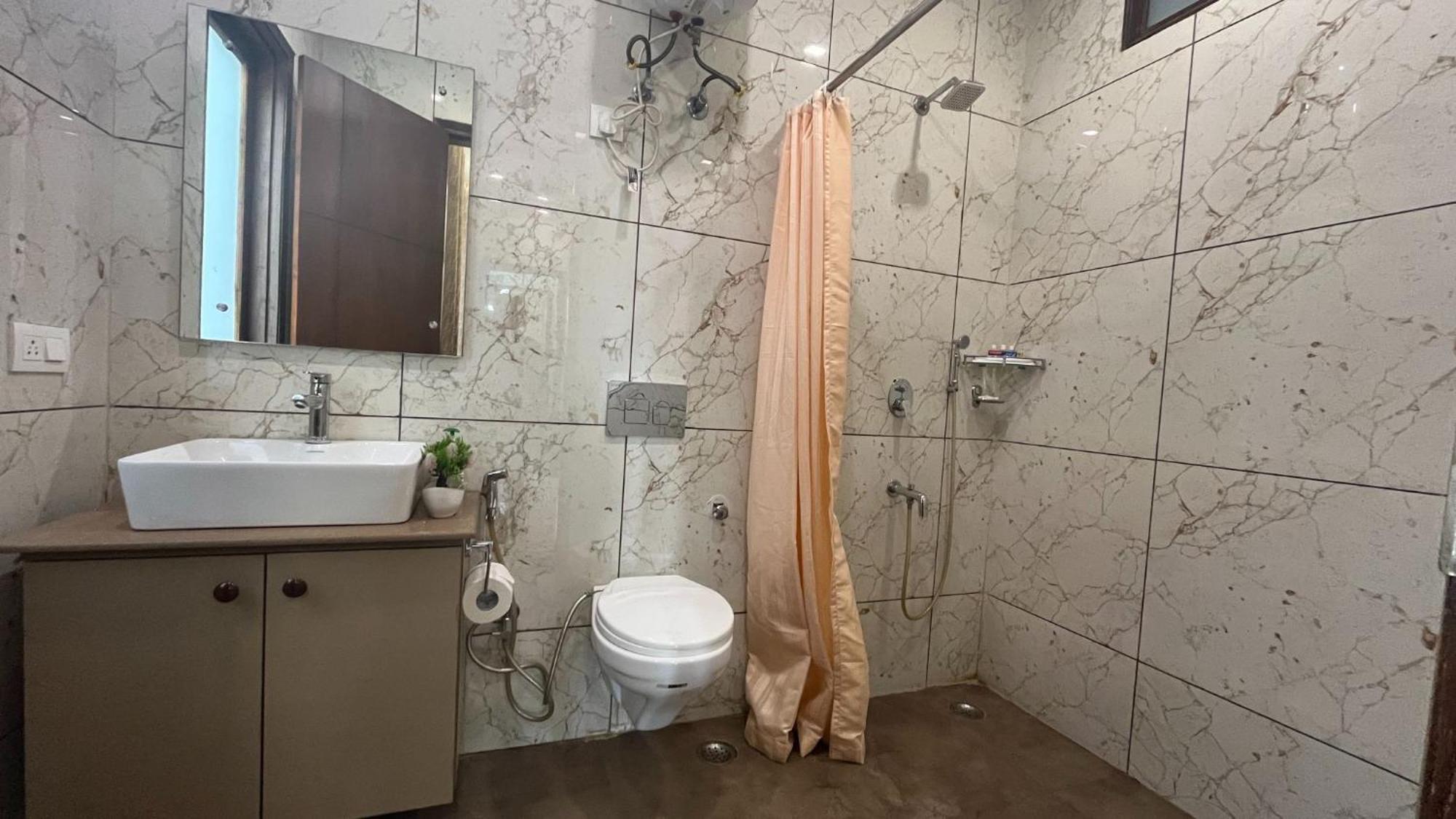 Bluo 1Bhk - Dlf Cybercity, Balcony, Lift, Parking غورغاون المظهر الخارجي الصورة